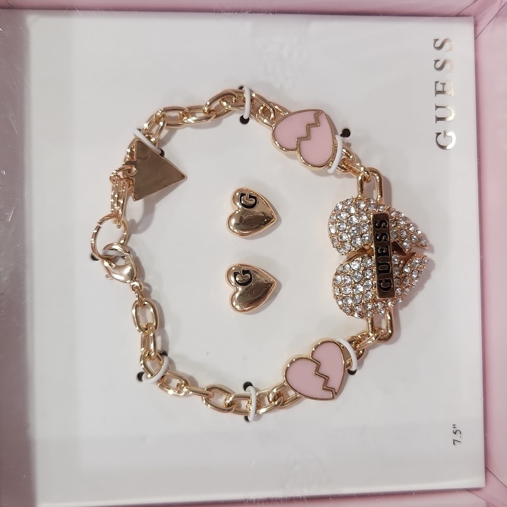 💛▪️ Guess▪️ Gold Bracelet and Earring Set in a pink Guess gift box